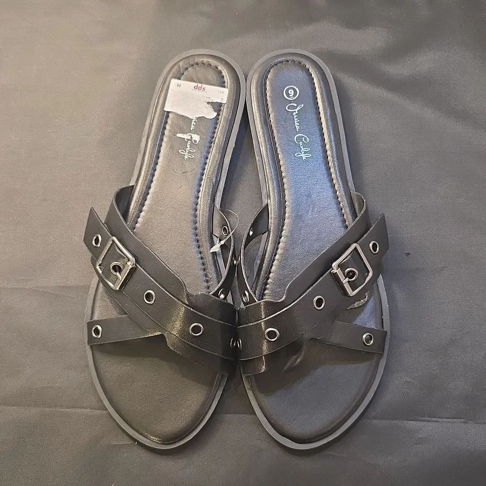 BRAND NEW JESSICA CARLYLE WOMENS STRAPPY DOME-STUD EMBELLISHED SANDAL
